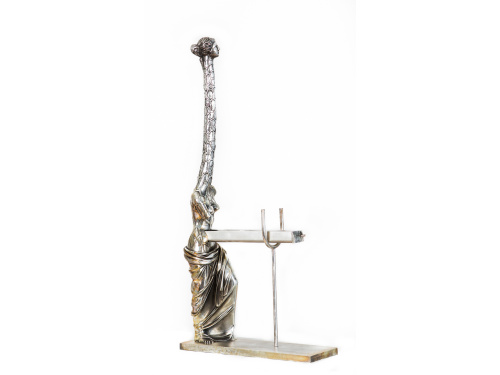 Venus à la Girafe (silver) | Utgiven: 1973 Höjd: 56,6 cm Material: Brons Upplaga: 1500 numrerade och signerade exemplar. Gjutarstämplad "Venturi Arte".